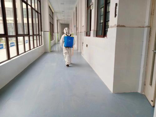 郑东新区河南大学附属学校消杀教学楼走廊