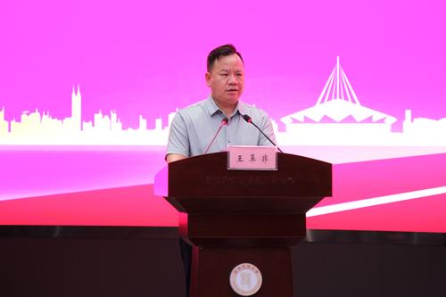 郑东新区教育文化体育局副局长王革非主持活动