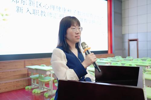 1.聚源路小学教育集团聚源校区窦霞副校长致辞