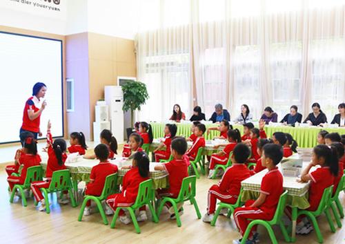 1.郑东新区教研室开展基于主题的幼儿园课例研讨活动