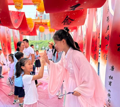 一年级新生打卡“非遗里的永盛”