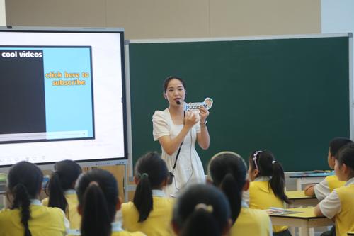 郑东新区中州大道小学李婷老师授课