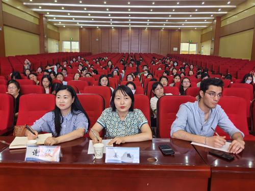 2.郑东新区召开种子教师汇报课暨小学英语学科复习研讨活动