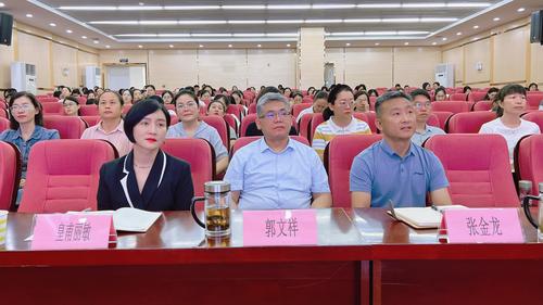 01郑东新区基础教育教学研究室领导参会