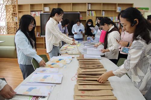 5与会代表走进郑州市郑东新区康宁小学观摩学习