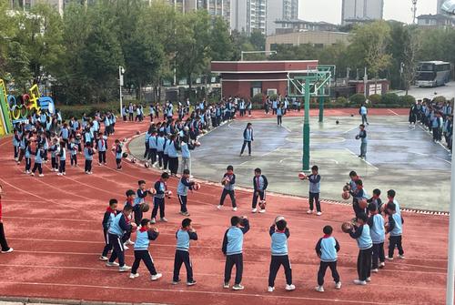 3.郑东新区外国语学校教育集团龙翔校区小学部大课间展示