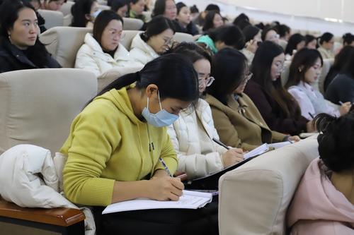 2.认真学习的老师