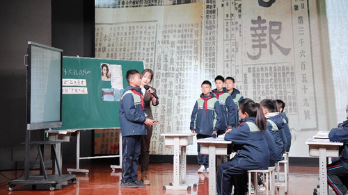 4郑东新区白沙小学郭鑫老师执教《弘扬伟大抗战精神》