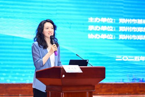 2.郑州市基础教育教学研究室教研员陈冠亚进行总结引领