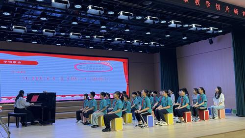 2.聚源路小学教育集团西校区杨珂老师做《国歌》切片教学展示