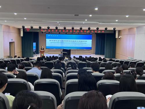 1.郑东新区音乐教师弹唱展示活动现场