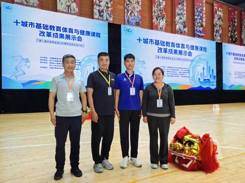 郑东新区南塘初级中学乔彤阳老师在十城市基础教育体育与健康课程改革成果展示会上精彩展示