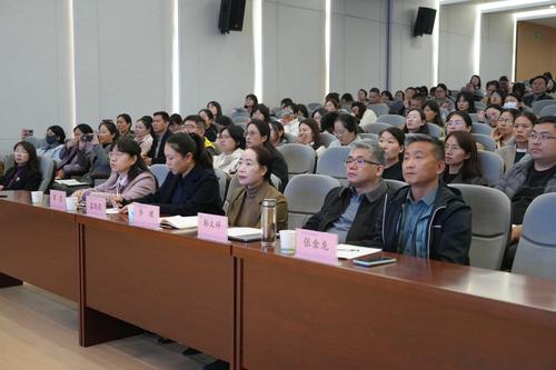 1 郑东新区教文体局、教研室等各级领导参会