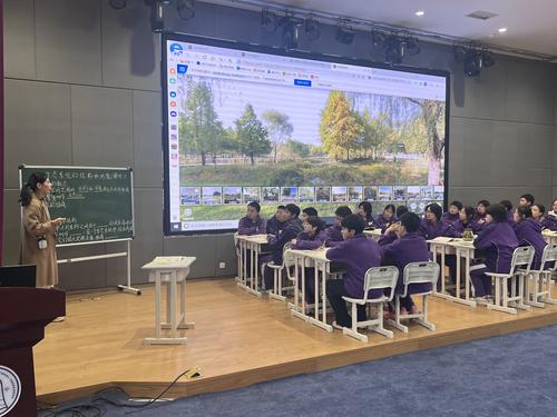 清华附中郑州学校余玥老师进行《生态系统的结构和功能》课例展示