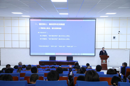 金水区沙口路小学党支部书记、校长李小辉进行培训 金水区沙口路小学党支部书记、校长李小辉进行培训