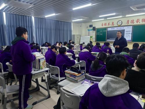 清华附中郑州学校高中部李鹏程老师执教《传承北斗精神，科研报国》