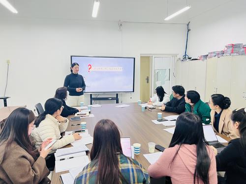 1.授课老师进行说课研讨