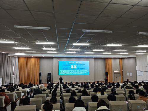 郑东新区2025-2026学年下学期体育学科教研工作会暨课程纲要审议培训会在郑东新区永盛小学报告厅举行