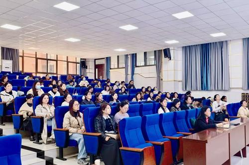 五年级老师在文苑学校参加教情学情反馈暨学科工作会