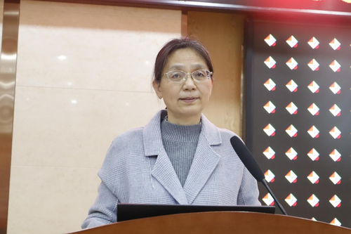 2郑东新区中学语文教研员巩凤华老师做素养导向的命题培训