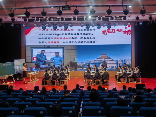 金蕾老师在河南省中小学劳动优质课展示活动中进行《讲好中原 志在有我》课例展示