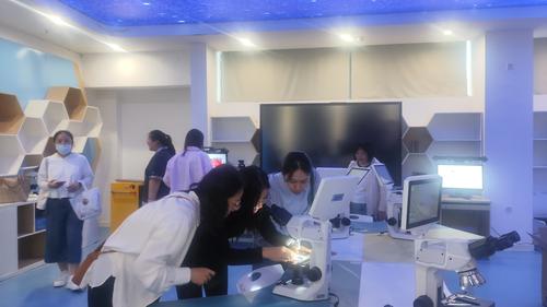 参观郑东新区青少年科技创新中心