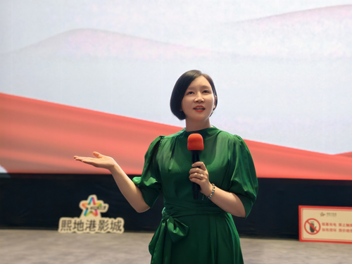 2郑东新区基础教育教研室副主任皇甫丽敏进行总结