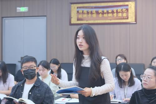 参加教师积极互动 参加教师积极互动